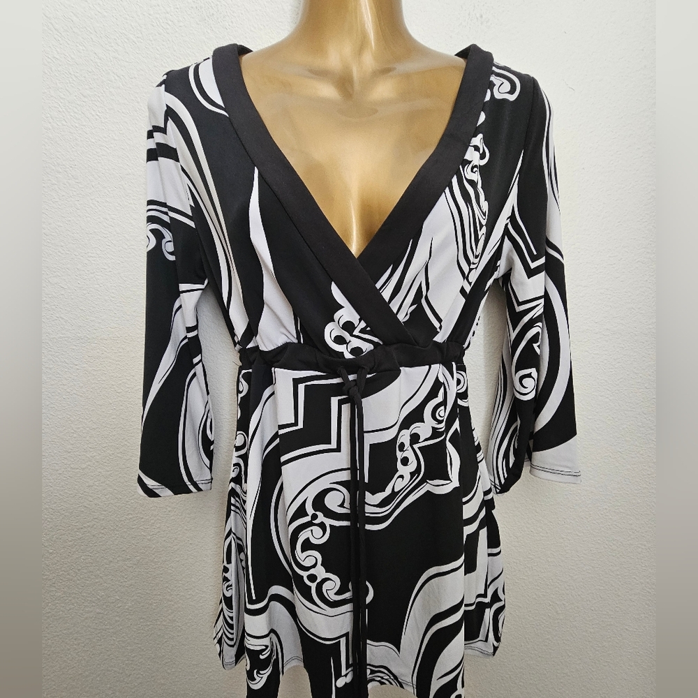 White House Black Market signature knit  v-neck tunic size S